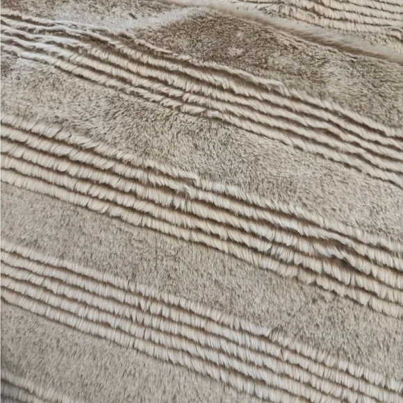 FRYE Faux fur king set of pillow cases brand new cream tan brown SOFT - Picture 5 of 5